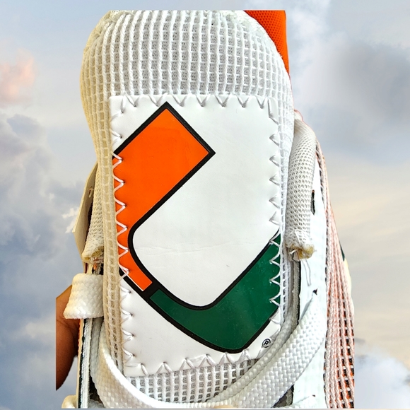 NWT Adidas USF Miami Hurricanes Basketball Pro Bounce 2019 Low Tops Size 12 Mens - Picture 3 of 16